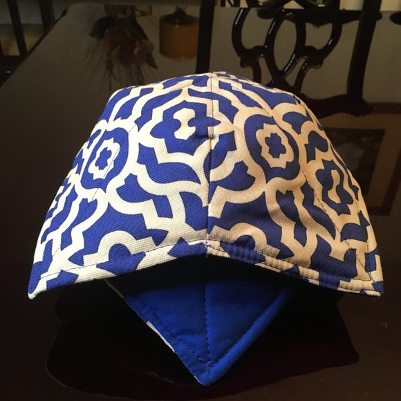 Elegant Blue and White Kitchen Linens Set with Absorbent Cotton - Picture 3 of 11